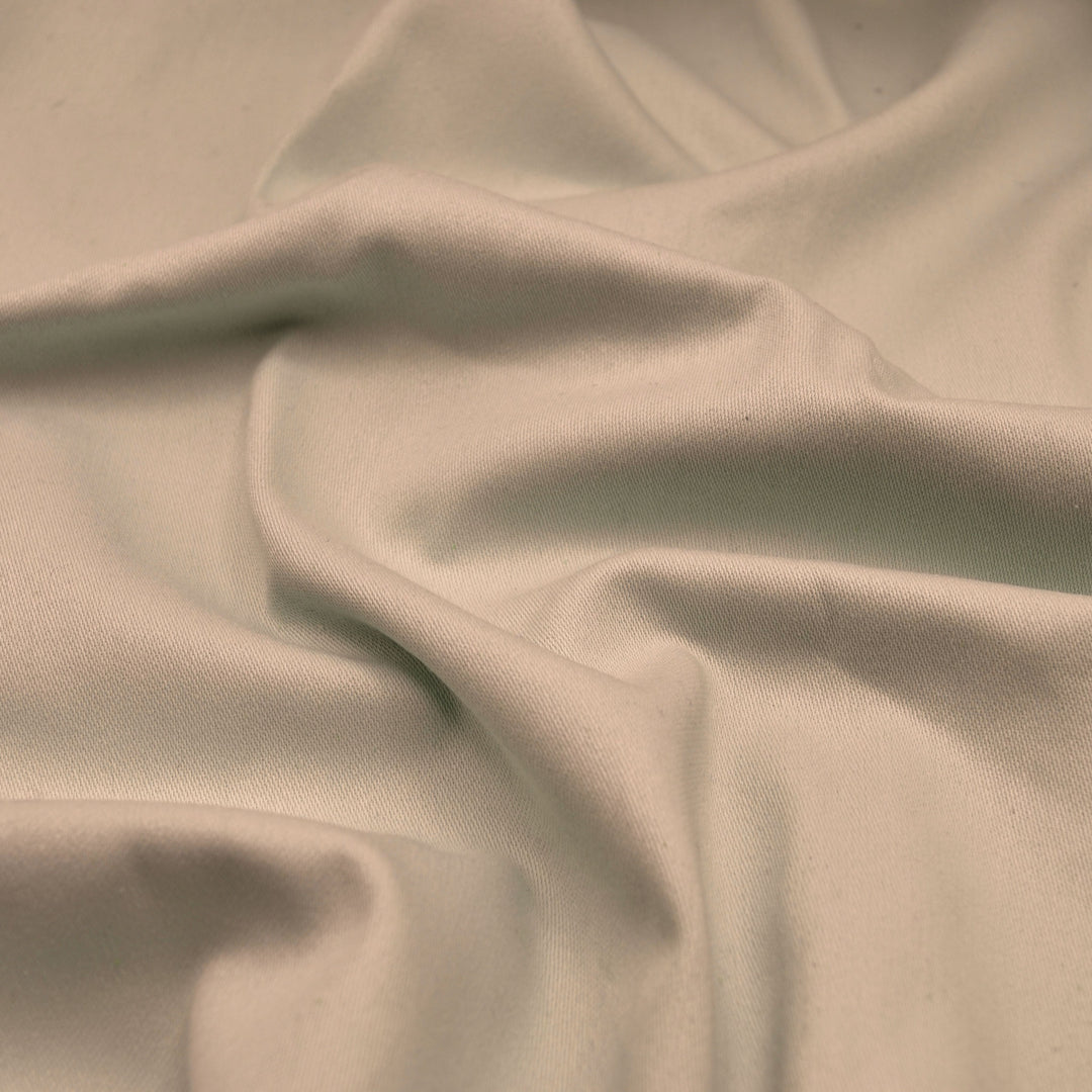 Akustikvorhang psssst 1.300g/m² taupe – Stoff-Nahaufnahme schalldämmend
