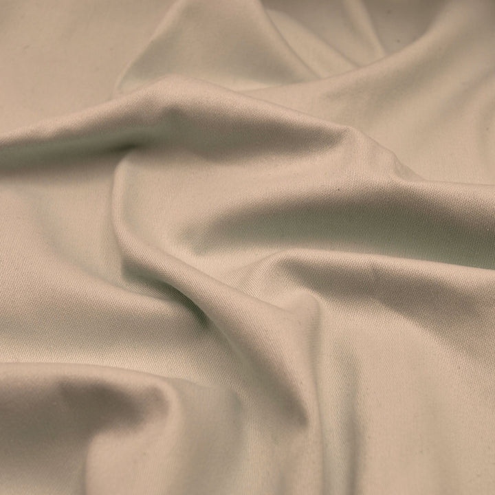 Akustikvorhang psssst 1.300g/m² taupe – Stoff-Nahaufnahme schalldämmend